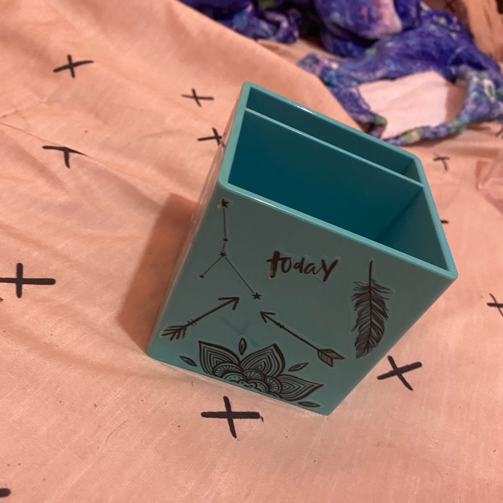 Storage tray